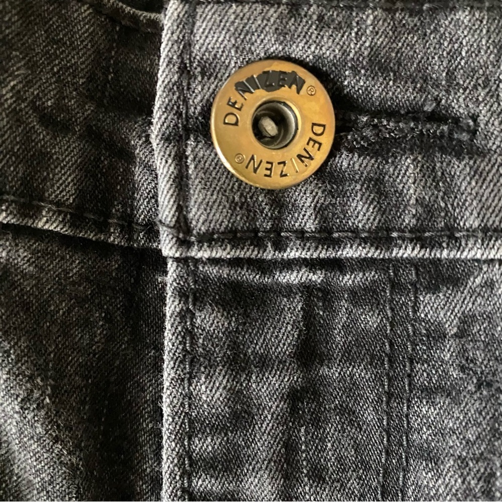 Denim Levi’s straight cut jeans size 33X32 - Picture 6 of 9